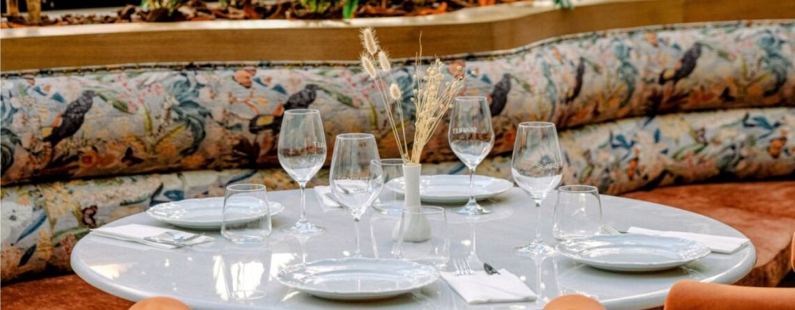 Scarlet Athens Εστιατόριο Γαλάτσι - Fine Dining - Τραπέζι στον Καναπέ