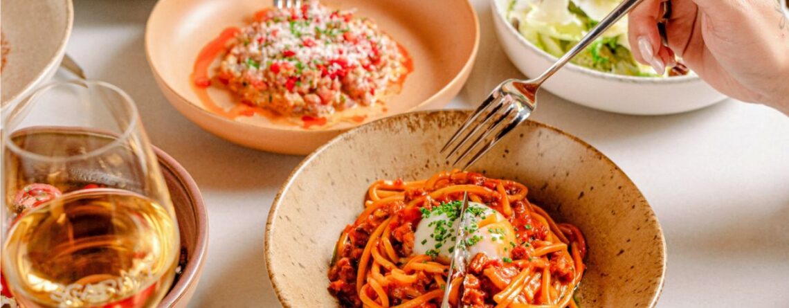 Scarlet Athens Εστιατόριο Γαλάτσι - Πιάτα με Φαγητό & Κρασί