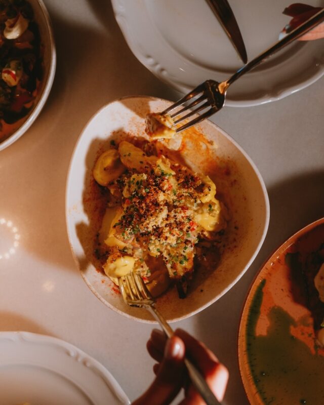 Break up the week with a delicious midweek flavour.

#scarlet #athens